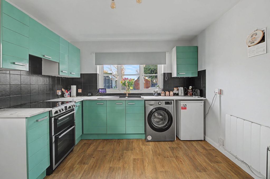 Property photo 2 of 23