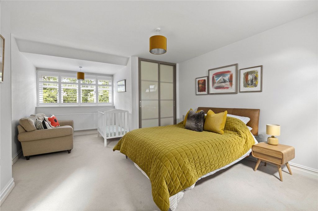 Property photo 2 of 34 Bedroom