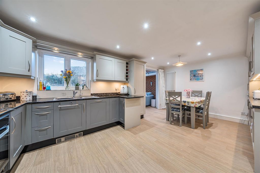 Property photo 2 of 21 1414955-13-69935Ff5c91A3.Jpg