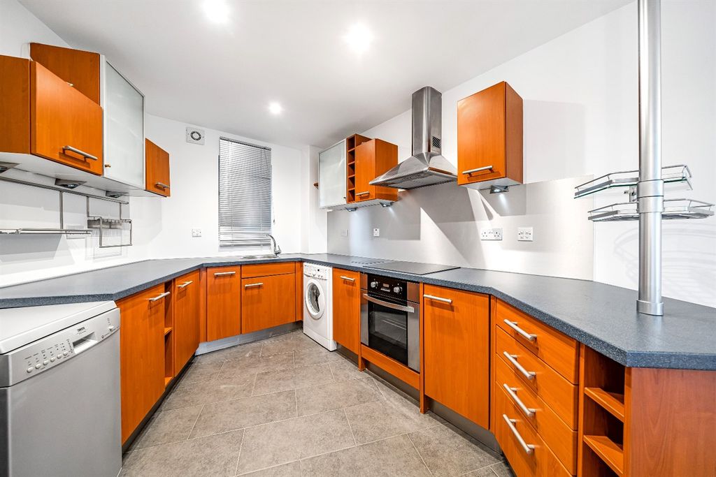 Property photo 2 of 10 Kitchen