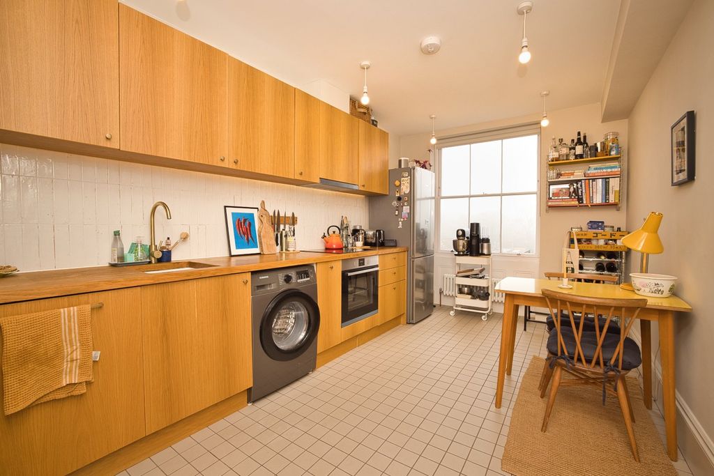 Property photo 3 of 16 Picture 3