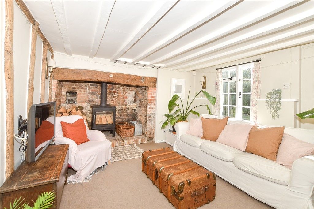 Property photo 3 of 18 Lounge