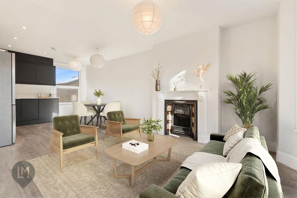 Property photo 1 of 9 Living/Dining/Kitchen