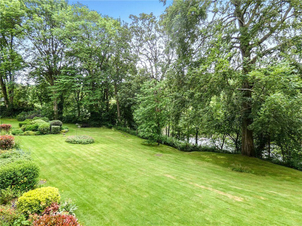 Property photo 2 of 16 Grounds