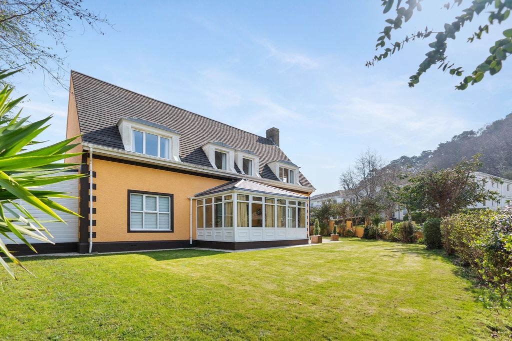 Property photo 2 of 46