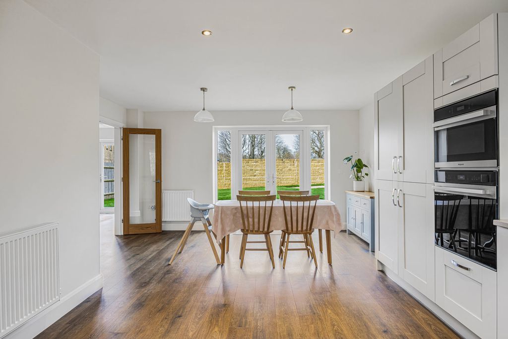 Property photo 3 of 18 Dining Area