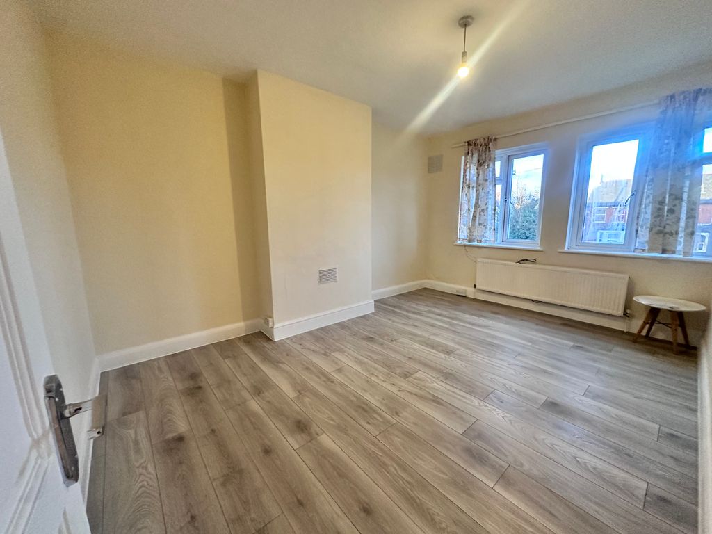 Property photo 2 of 8 Image