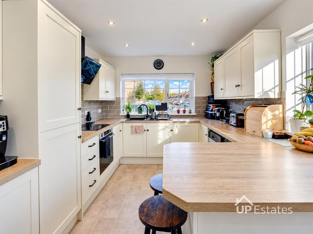 Property photo 3 of 15 Kitchen
