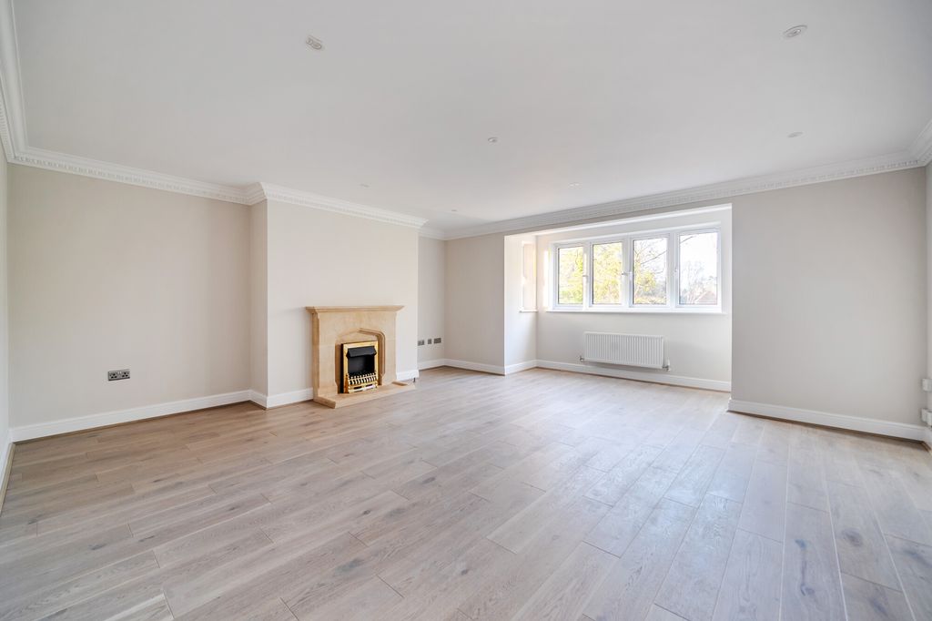 Property photo 3 of 8 Sitting Room