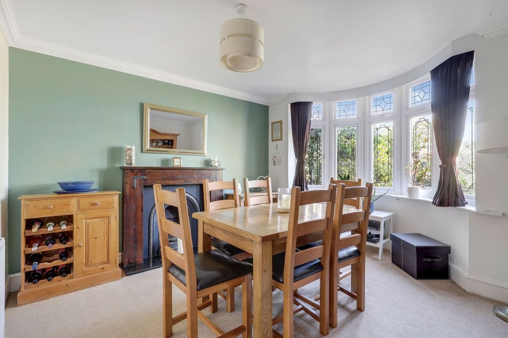 Property photo 2 of 27