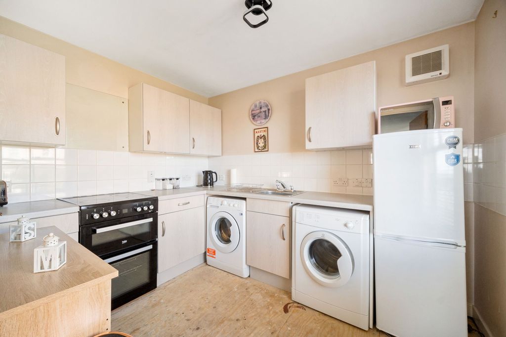 Property photo 3 of 21 Kitchen