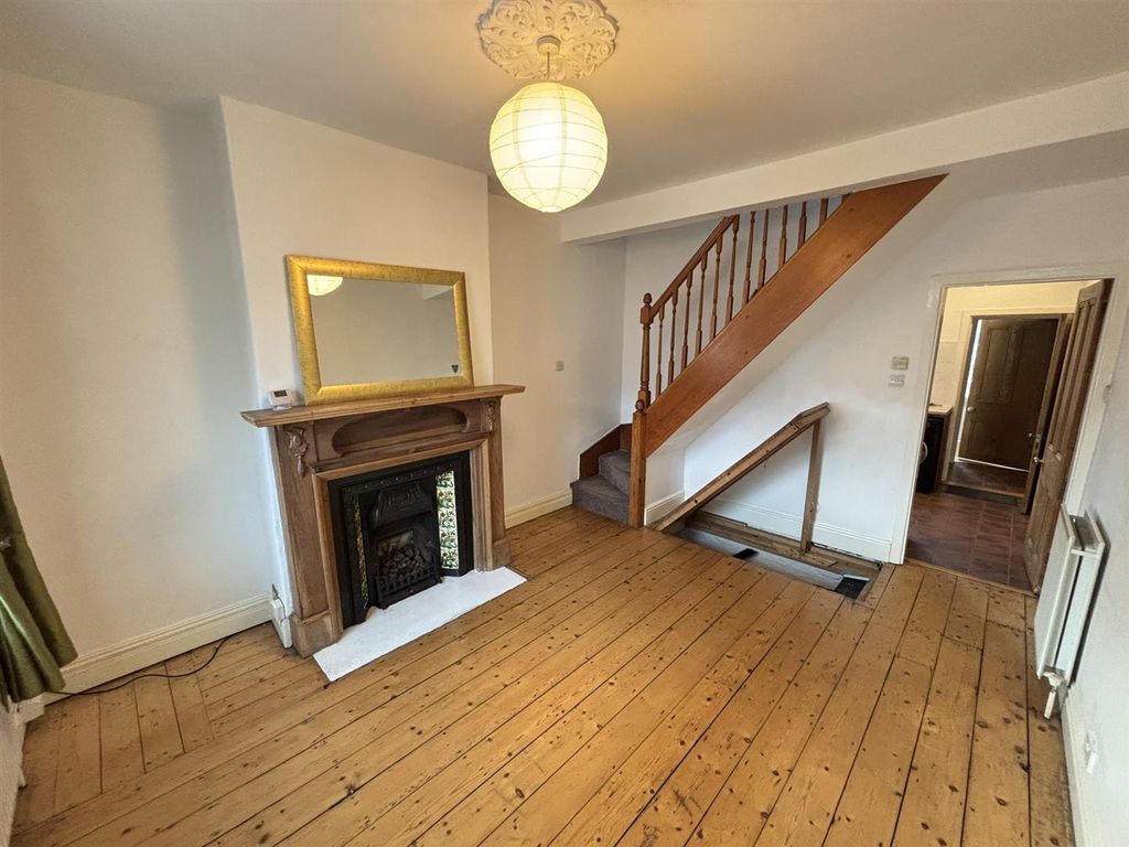 Property photo 2 of 18 Lounge