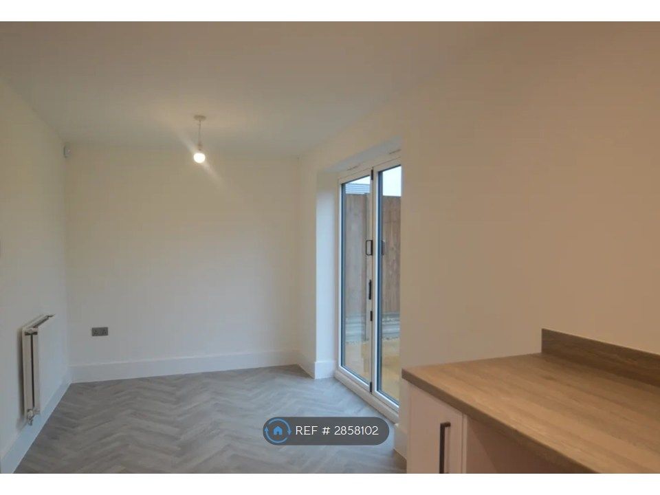 Property photo 3 of 11 Dining Area