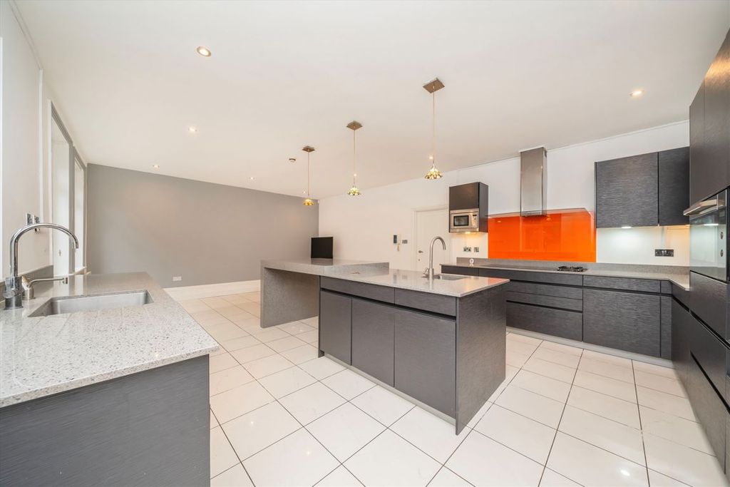 Property photo 3 of 25