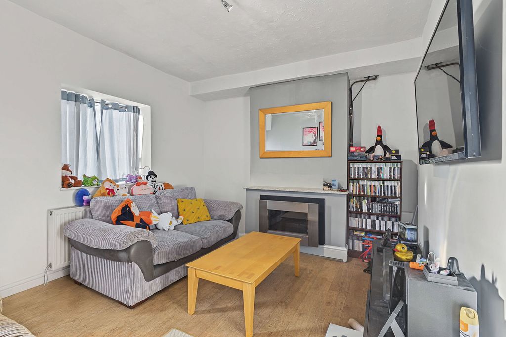 Property photo 3 of 19