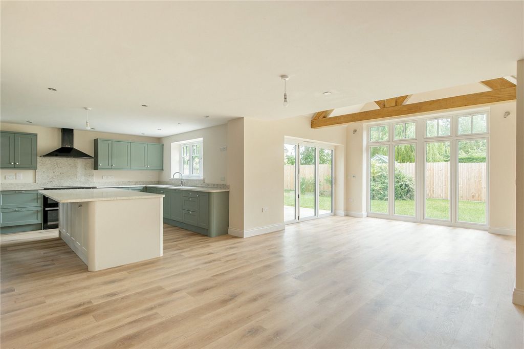 Property photo 3 of 16 Kitchen/Dining