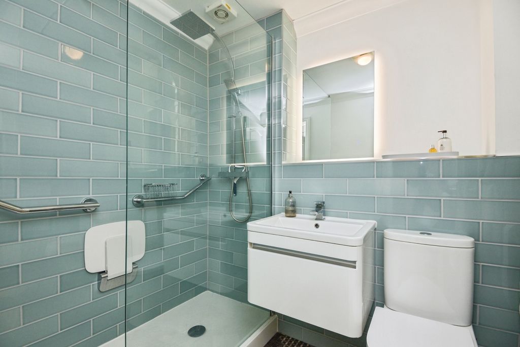 Property photo 2 of 17 Photo