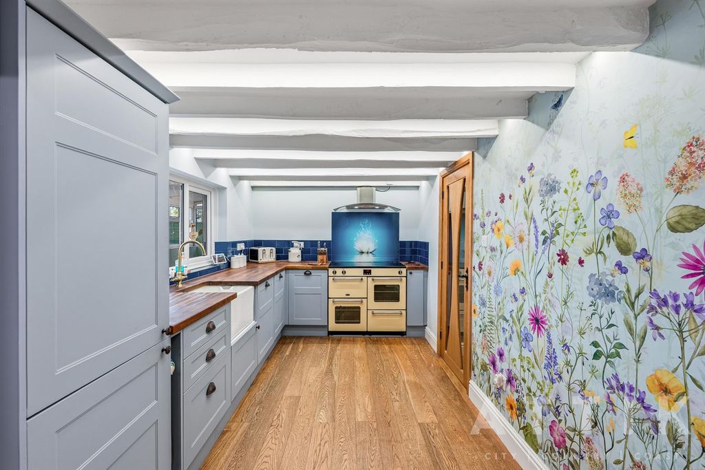 Property photo 3 of 98 Ar707440.Jpg