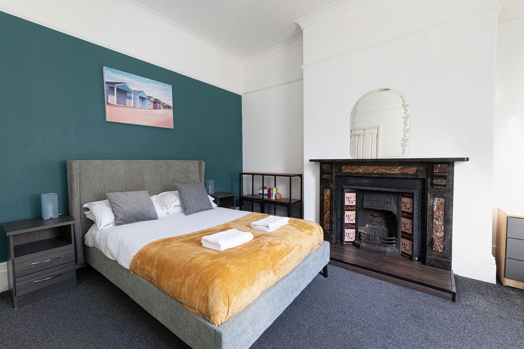 Property photo 2 of 20