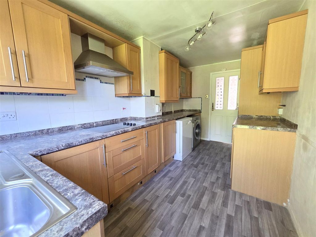 Property photo 2 of 14 Kitchen
