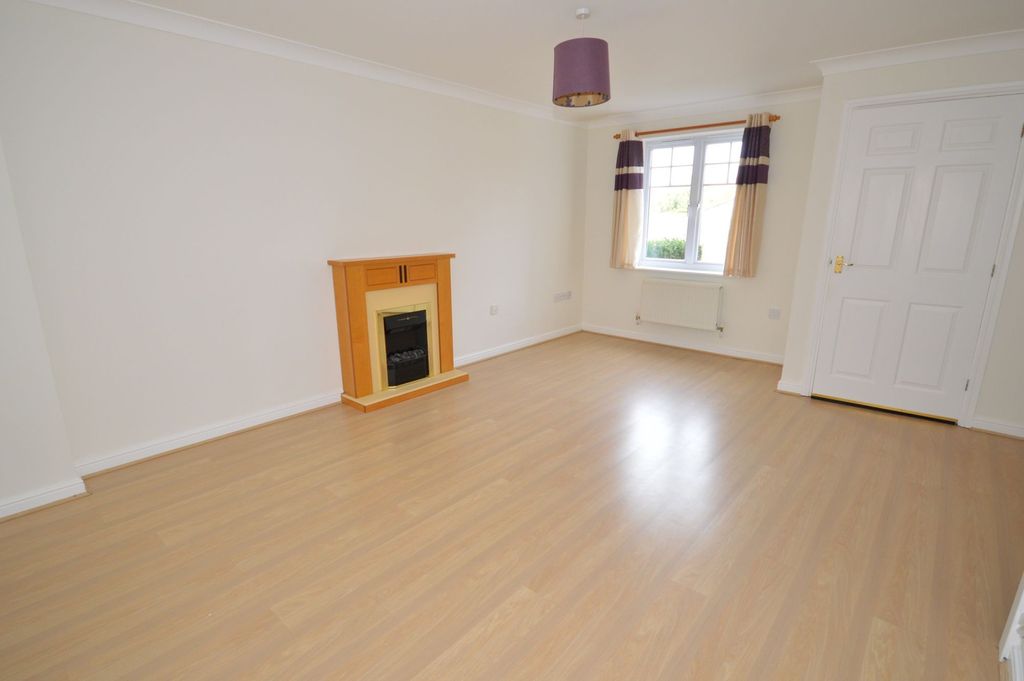 Property photo 3 of 8 Sitting Room