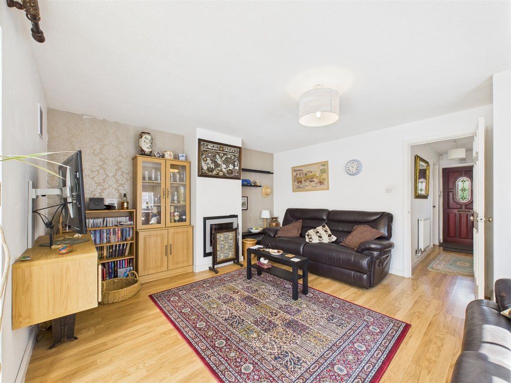 Property photo 3 of 17 Cam04907G0-Pr0280-Still007.Jpg