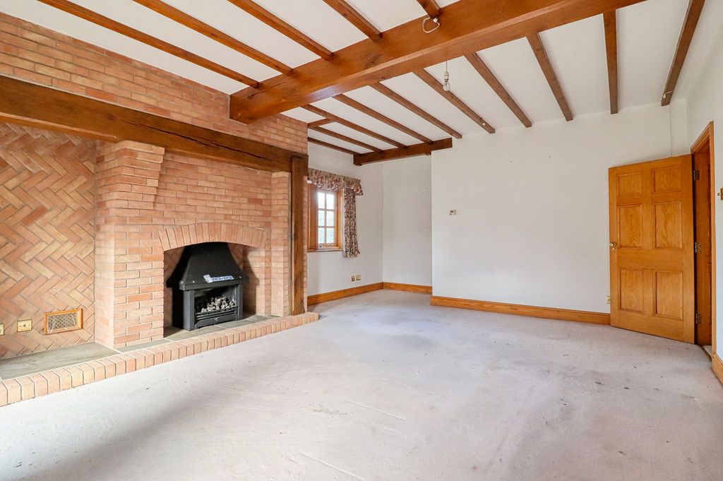 Property photo 3 of 20 Lounge