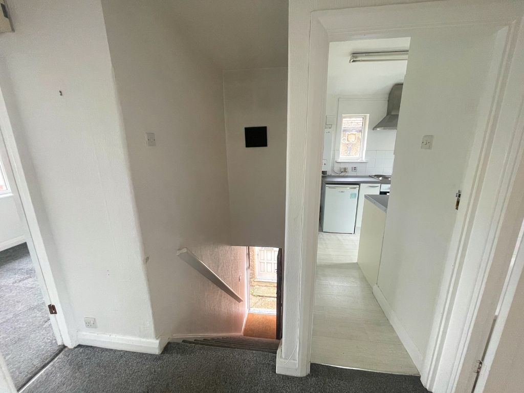 Property photo 2 of 9 4695822