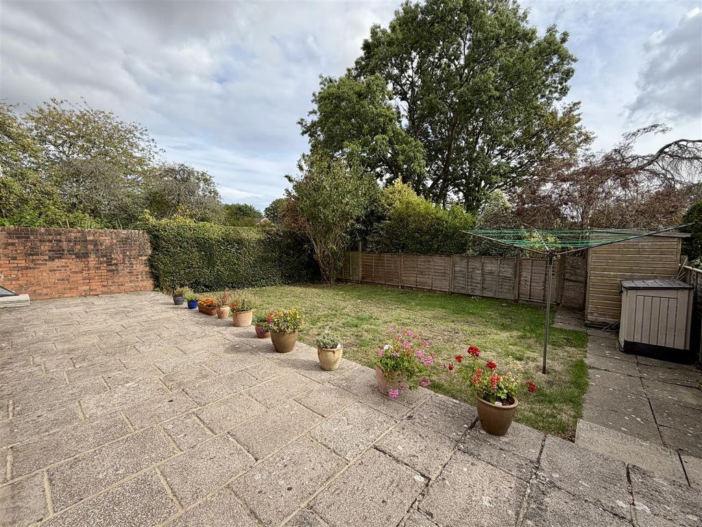 Property photo 2 of 13 Garden