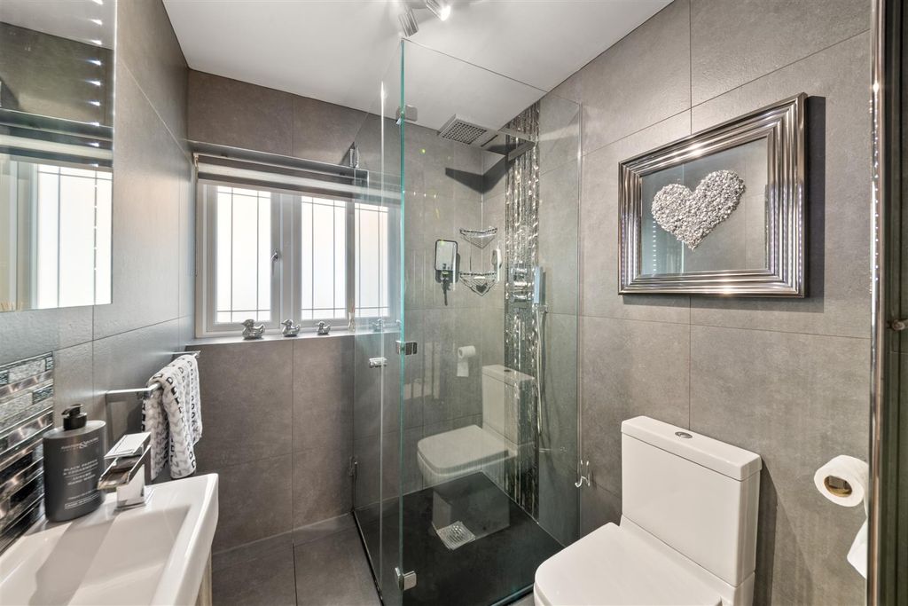 Additional image 11 of 4 bed detached bungalow for salePole Hill Road, Hayes UB4