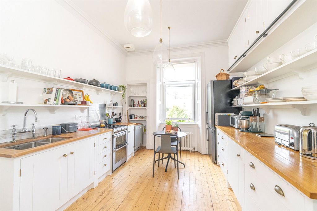 Property photo 2 of 24 Kitchen