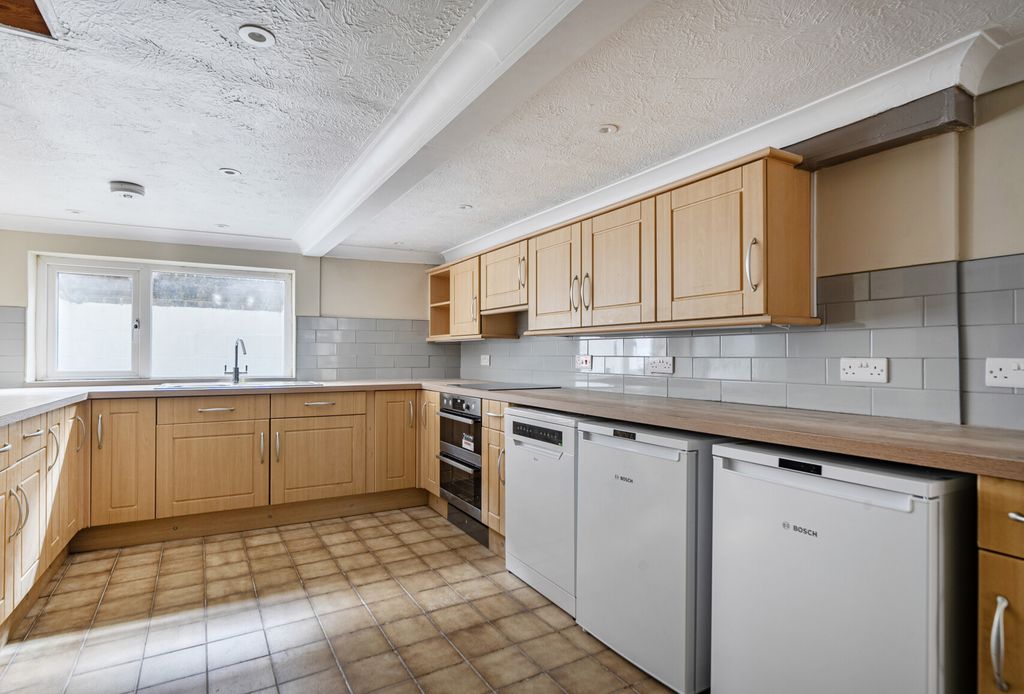 Property photo 3 of 12 1448195-12-69Dfa6...