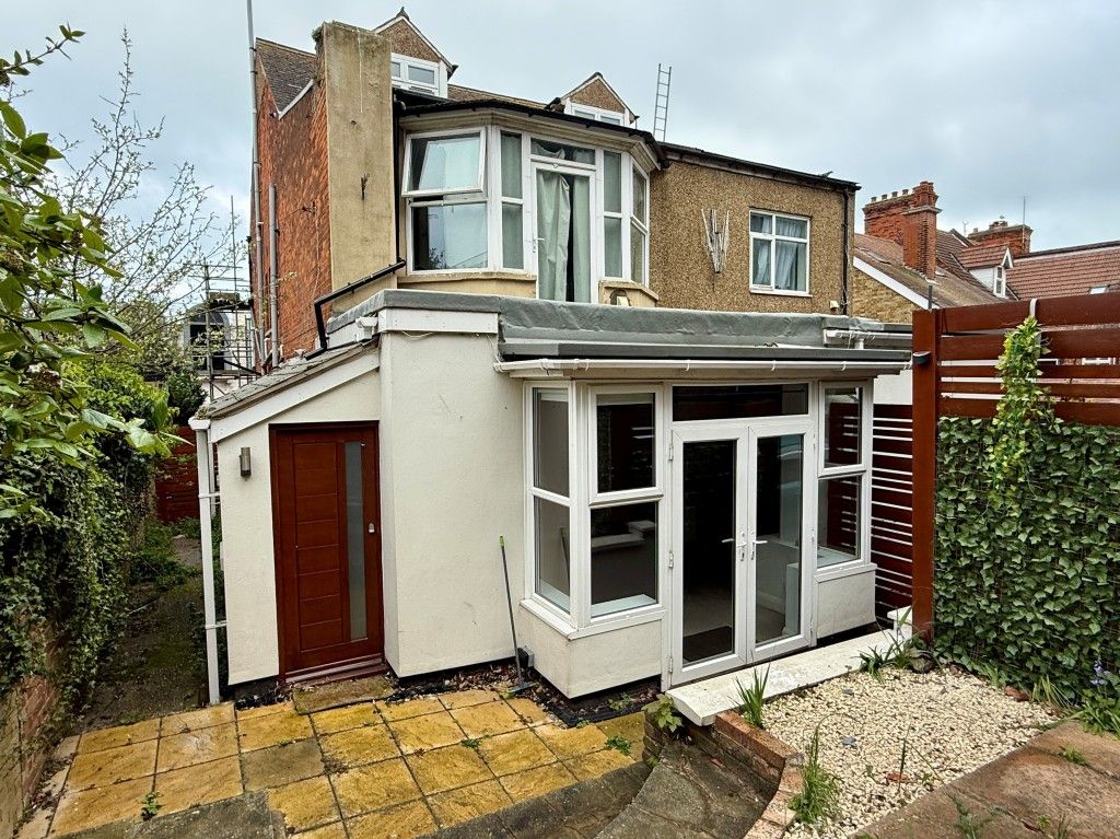 Property photo 1 of 11 Private Entrance Into Flat