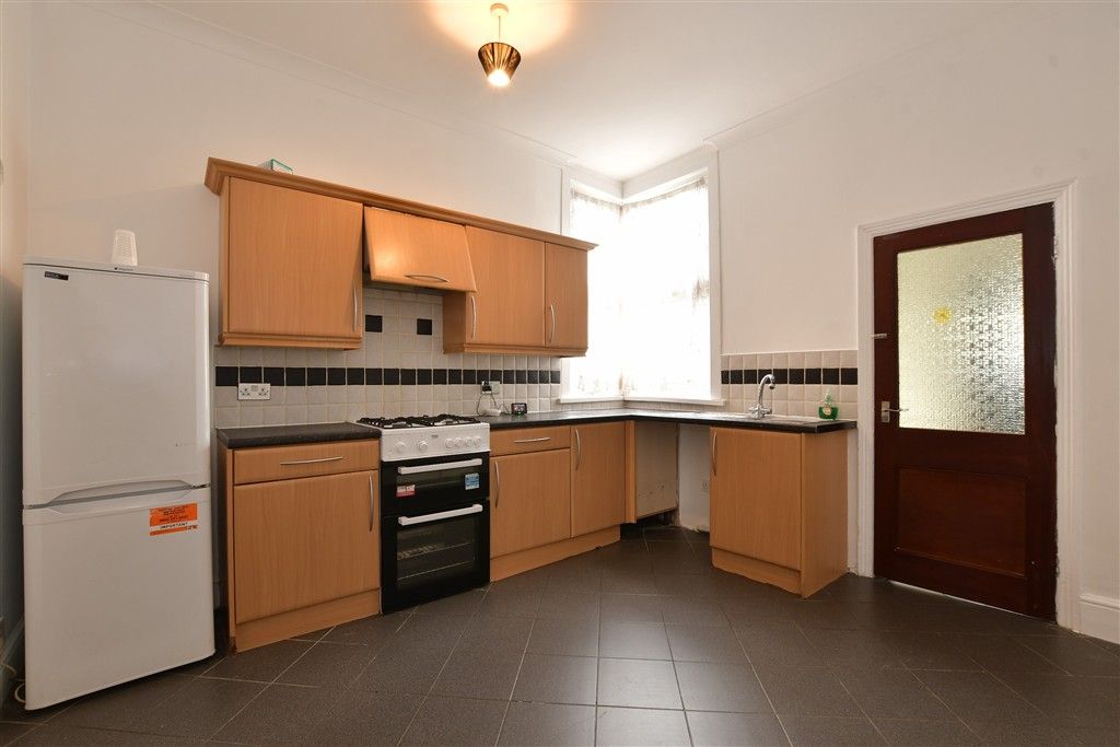 Property photo 3 of 11 Kitchen