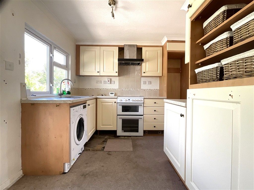 Property photo 3 of 13 Kitchen