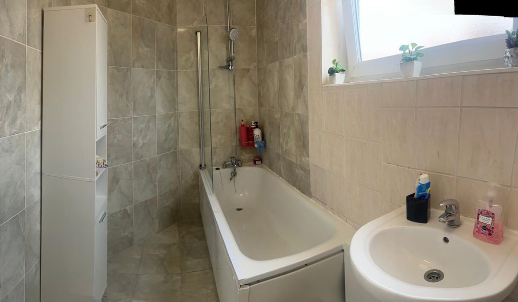 Property photo 2 of 12 Bathroom