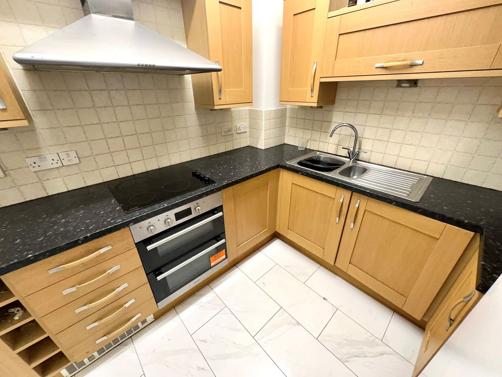 Property photo 2 of 7 Kitchen