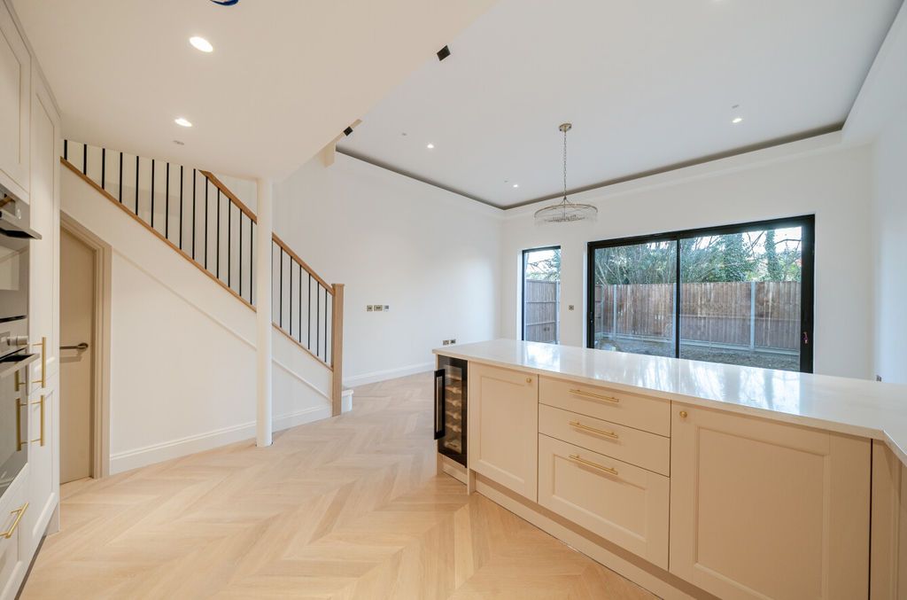 Property photo 2 of 19 Photo 4