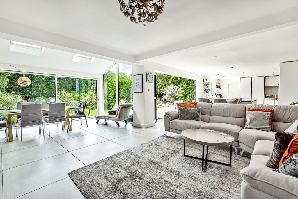 Property photo 3 of 18 3