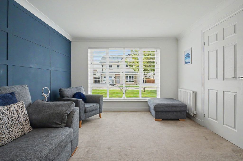 Property photo 2 of 31