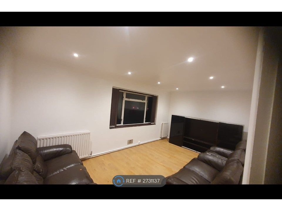 Property photo 3 of 14 Living Room