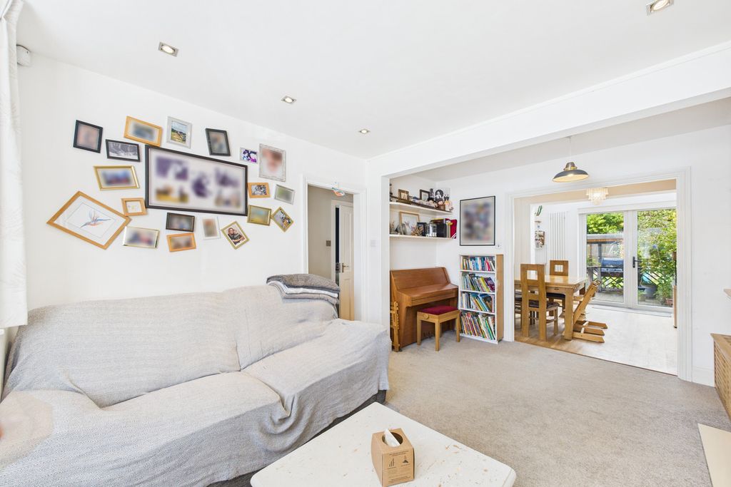 Property photo 2 of 27