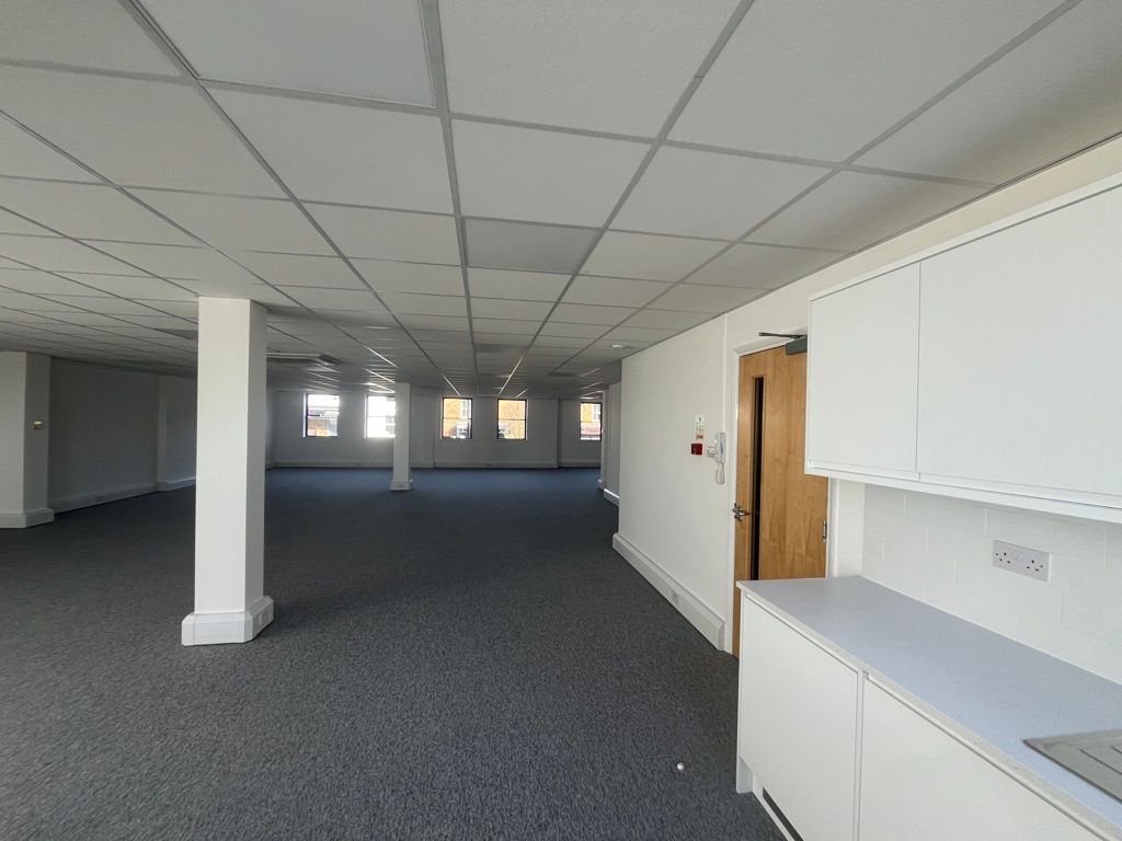 Property photo 3 of 6 Photo 6