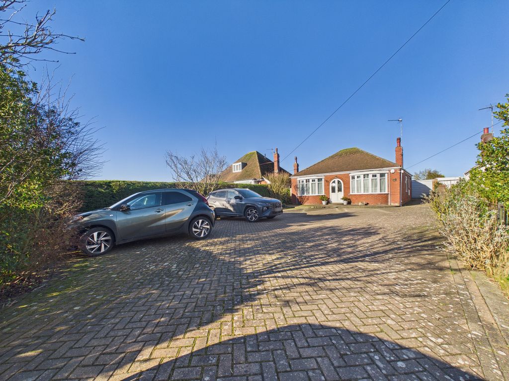 Property photo 2 of 31