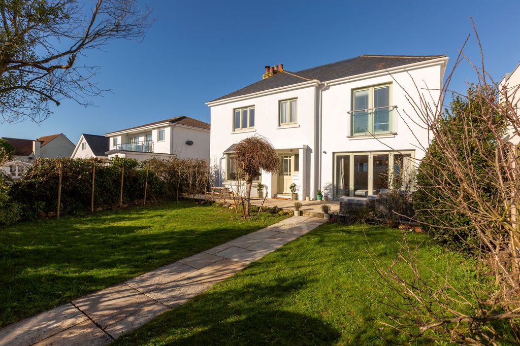 Property photo 1 of 42