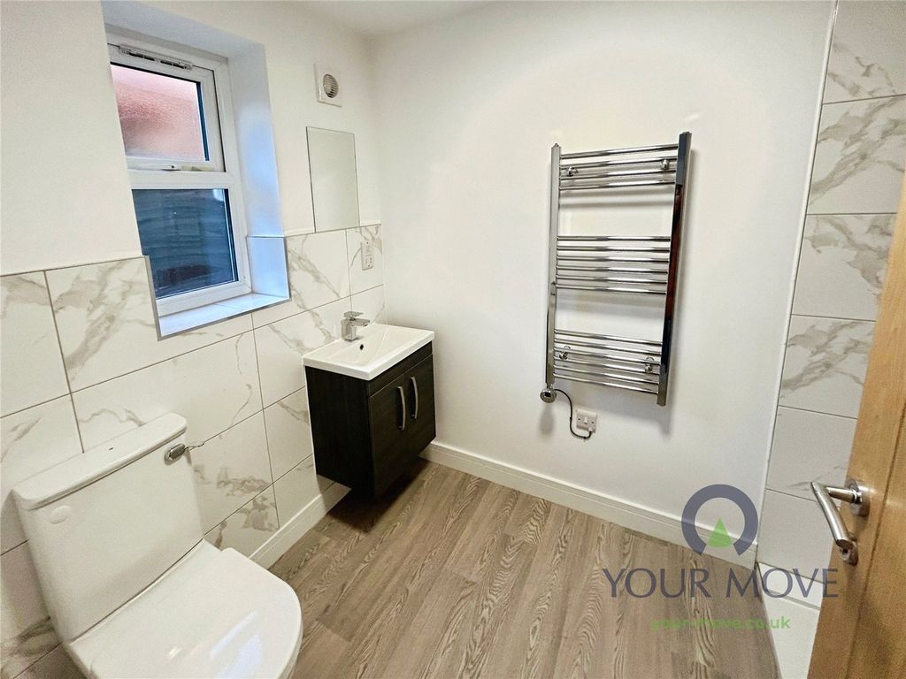 Property photo 3 of 7 Bathroom