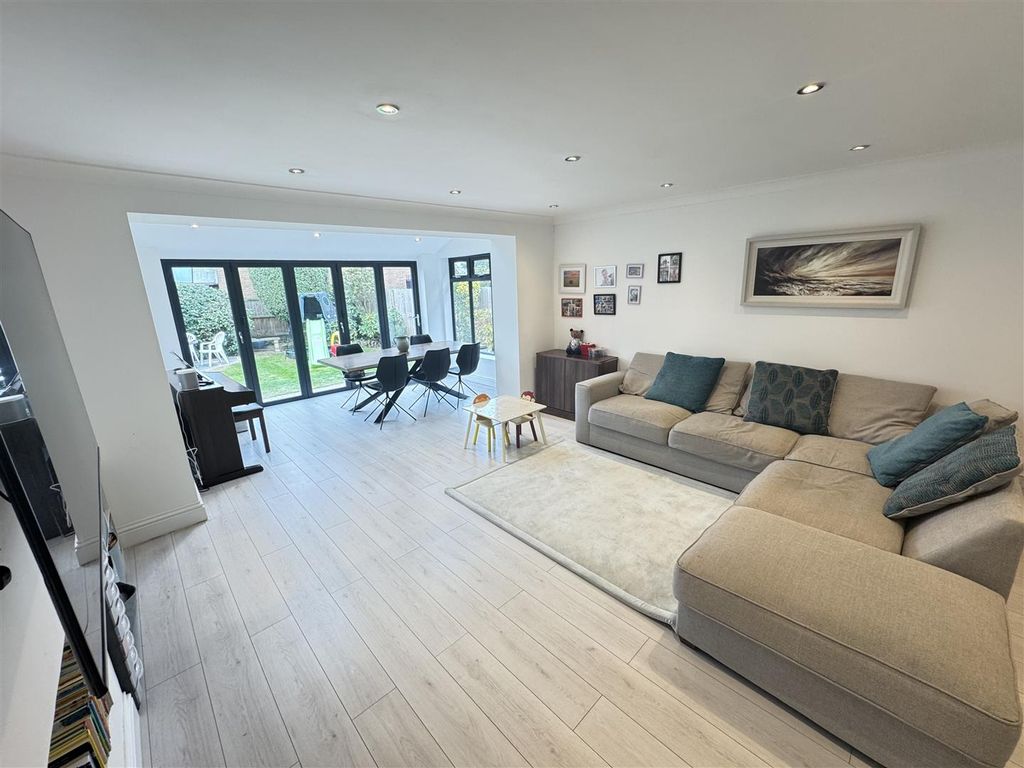 Property photo 2 of 33