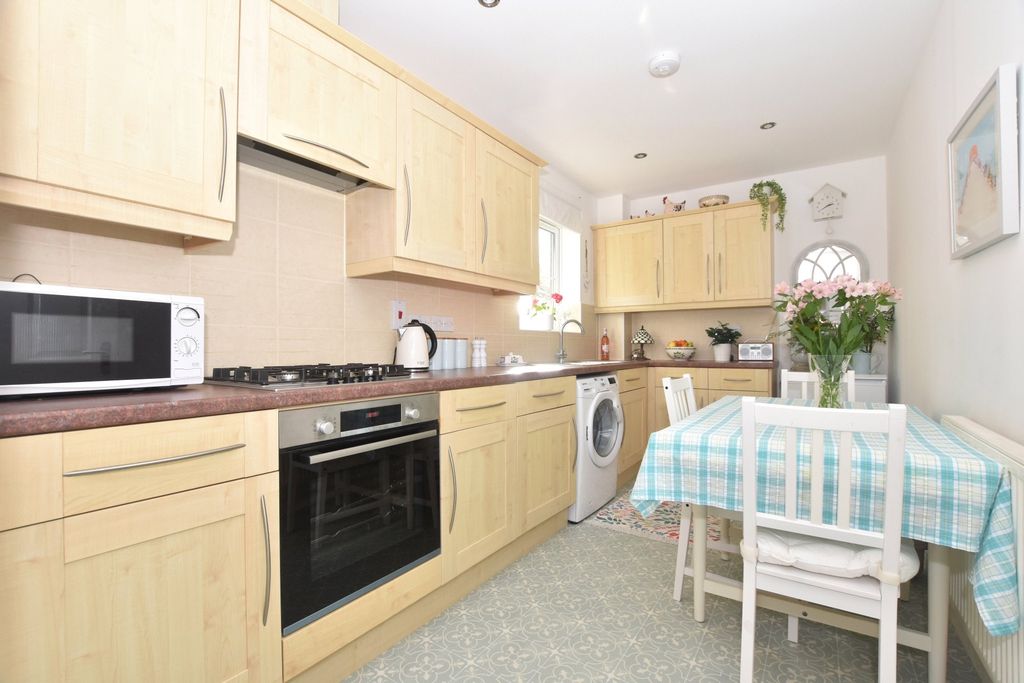 Property photo 2 of 12 Kitchen/Breakfast