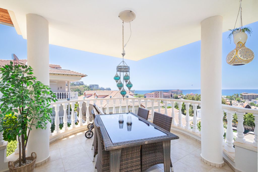 Property photo 2 of 25 Elaborate Investment Property For Sale In Alanya Â€“ Balcony With Amazing Views