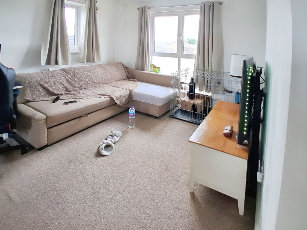 Property photo 3 of 7 Living Room